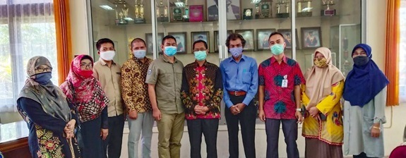 Dekan Fakultas Pertanian dan Peternakan UIN Suska Riau Bersama Fakultas Pertanian UMMY Tanda Tangan Memorandum of Agreement (MoA)
